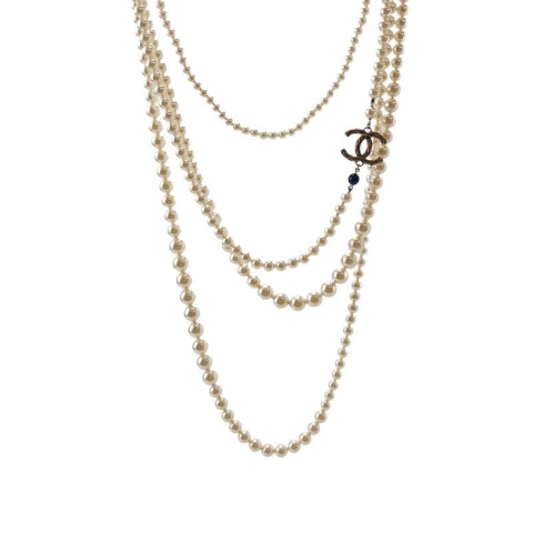 Chanel Perły z logo marki