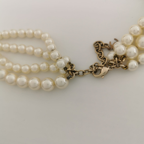 Chanel Perły z logo marki